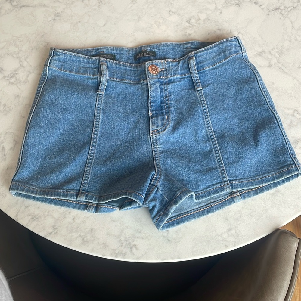 Cute flexible Jean shorts from target, never worn super cute